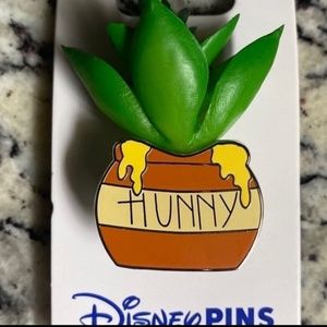 Disney Winnie the Pooh Hunny Pot Trading Pin